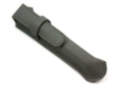 Atelier de la Foret pen pouch in black with one pen, medium size, classic length, available in various colors.