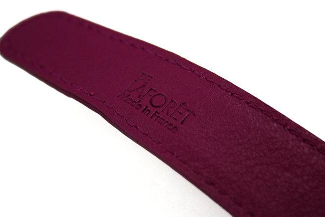 Black Atelier de la Foret pen pouch with space for one pen, large size, available in various colors.