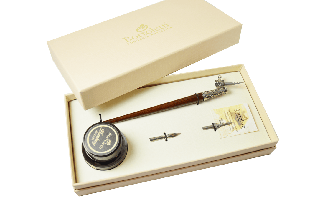 Bortoletti oblique wooden dip calligraphy pen for elegant writing and artistic calligraphy projects.