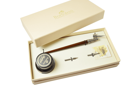 Bortoletti oblique wooden dip calligraphy pen for elegant writing and artistic calligraphy projects.