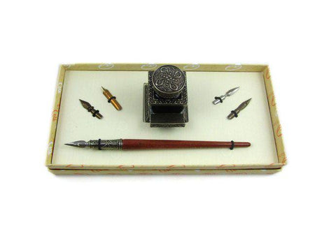 Bortoletti Paladio writing set inkwell with elegant design and gold accents, perfect for classic calligraphy and writing enthusiasts.