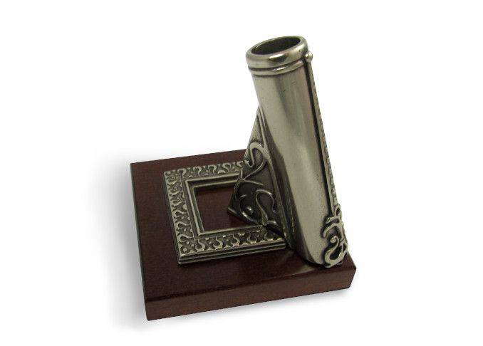 Bortoletti pen rest with square base made of Sapele wood, elegant desk accessory for holding pens and writing tools.