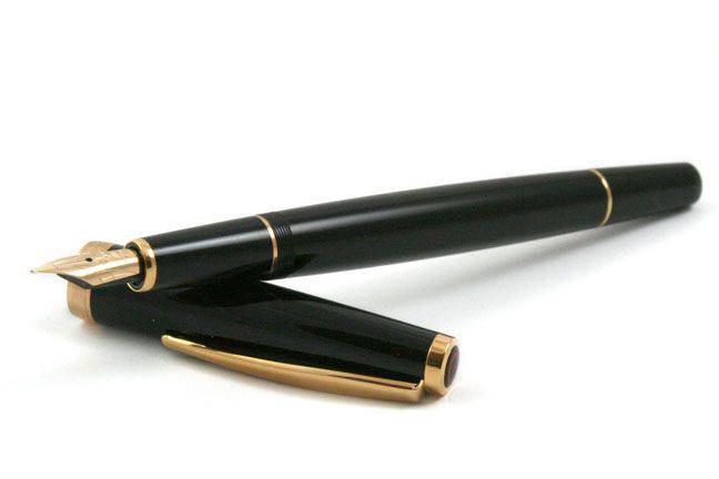 Cleo Skribent Classic Gold fountain pen with black body and gold accents, cartridge/converter style, featuring an extra-fine nib.