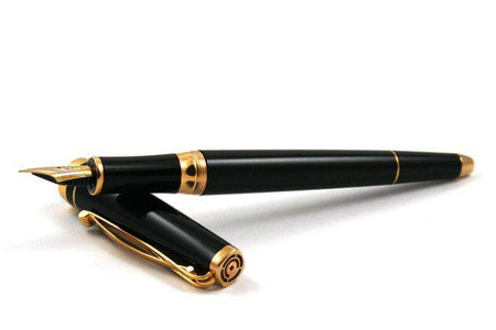 Cleo Skribent Skribent Gold fountain pen with gold accents and smooth ink nib, designed for elegant writing.
