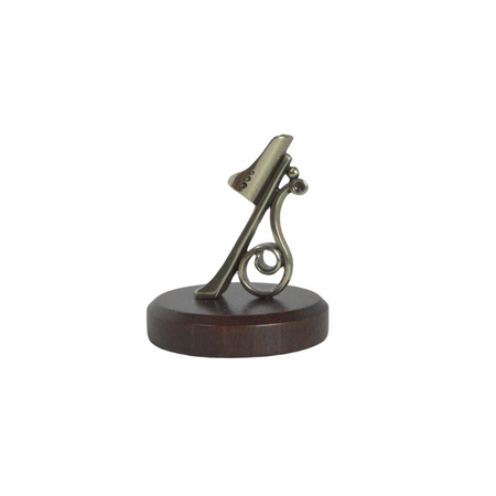 Bortoletti circular calligraphy pen rest in sapele wood holding a dip pen, designed for elegant writing and calligraphy.