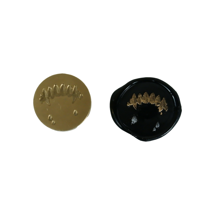 Papier Plume wax seal featuring fangs design, showcasing intricate fang-shaped embellishment for sealing letters or documents.