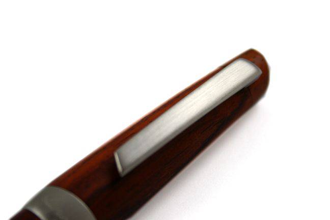 Jean-Pierre Lepine Yuzu fountain pen with cocobolo wood barrel and gold accents, close-up of the elegant writing instrument.