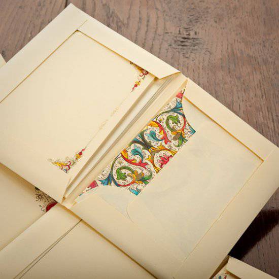 Kartos Florentia portfolio, a stylish medium-sized stationery organizer with a sleek design and durable construction.