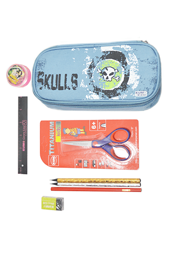 KUM Halloween pencil set featuring themed pencils with spooky designs for festive writing and drawing.