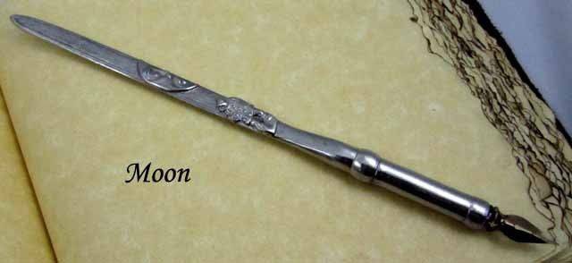 Le Potier D'etain pewter dip calligraphy pen with a fleur-de-lys design, ideal for elegant writing and artistic lettering.
