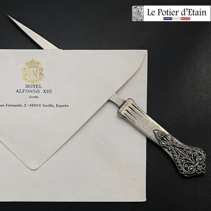 Le Potier D'Étain pewter letter opener with a feather design, elegant and detailed for opening mail smoothly.