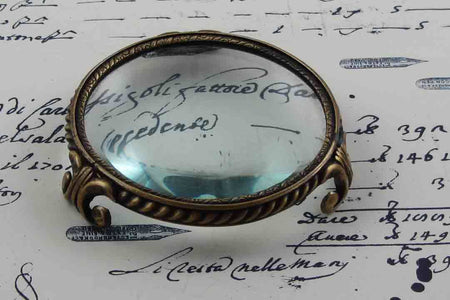 Large pewter magnifying glass on feet with round shape by Le Potier D'etain, detailed close-up of the vintage-style magnifier.