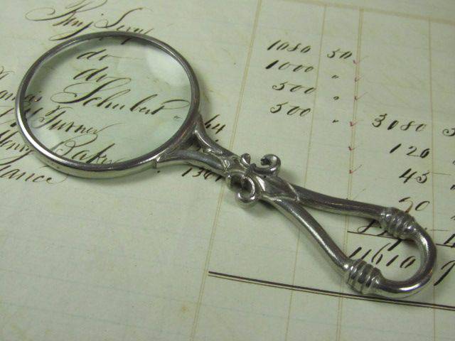 Small pewter magnifying glass with handle featuring a fleur de lys design, by Le Potier D'etain.