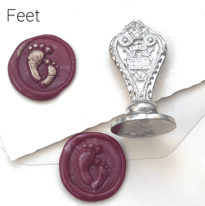 Le Potier D'etain wax seal with anchor design, antique gold finish, for sealing letters and decorative crafts.