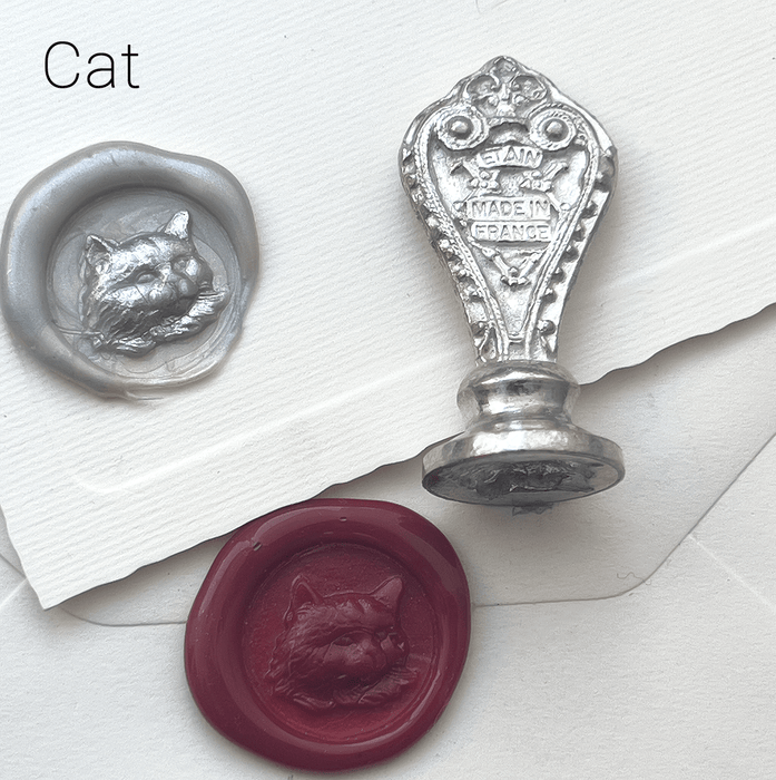 Le Potier D'etain wax seal with anchor design, natural wax finish, used for sealing documents and decorative crafts.