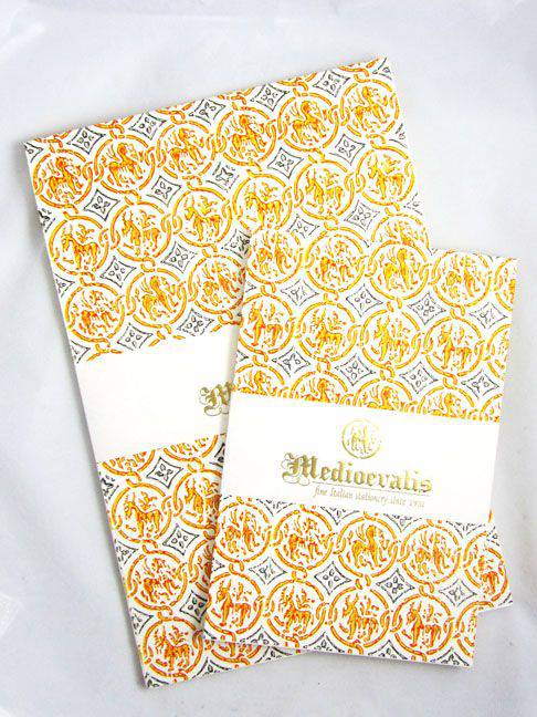 Medioevalis writing pad and envelopes set, 9 x 6 inches, includes 25 sheets and matching envelopes, 120 grams paper quality.