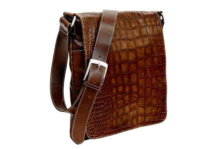 Munari Vachetta Cocco leather shoulder bag with adjustable strap, crafted from smooth, high-quality leather.