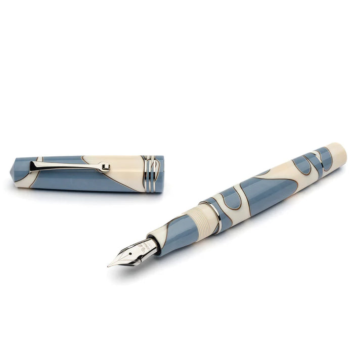 Leonardo Officina Ita Momento Zero Nuvola fountain pen with a sleek design and smooth ink nib.
