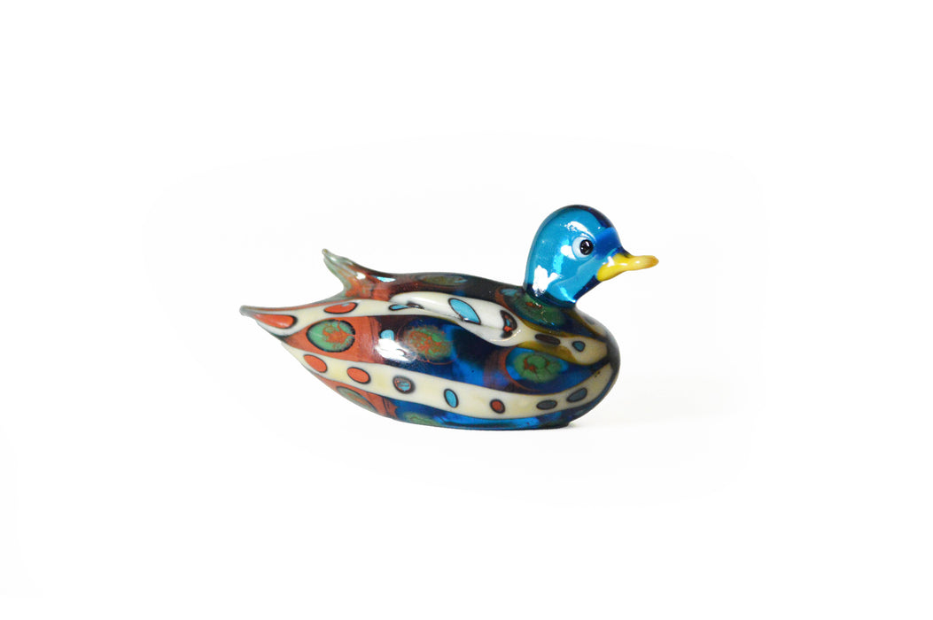 No Solo Vetro glass duck pen rest in purple with two ducks, decorative desk accessory for holding pens.