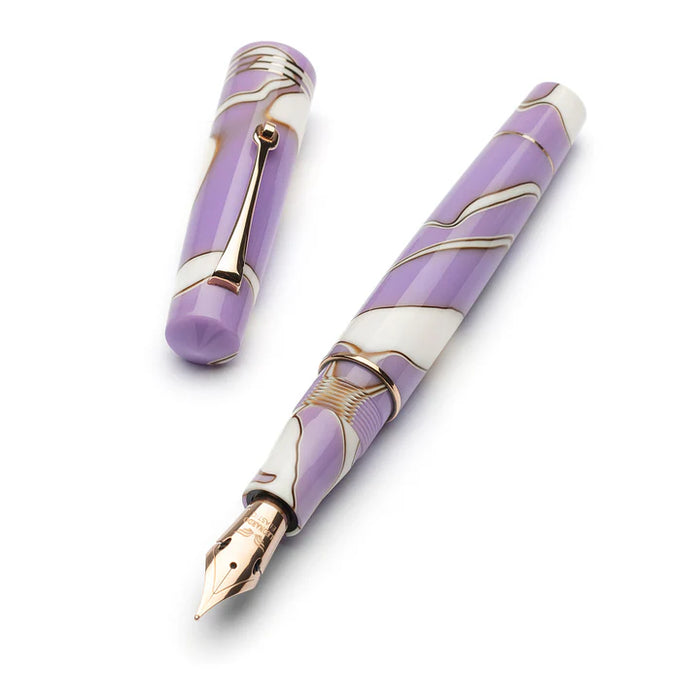 Leonardo Officina Ita Momento zero Nuvola Lilac fountain pen with open cap, showcasing smooth lavender-colored nib and elegant design