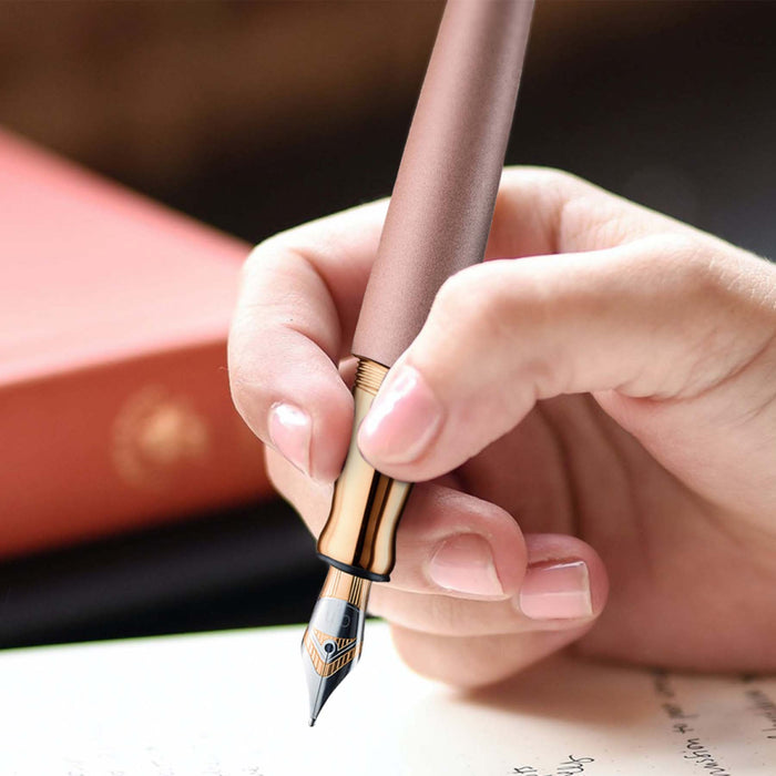 Otto Hutt Design 06 Seashell Pink fountain pen with an elegant, slim body and gold accents, showcasing its fine nib and stylish design.