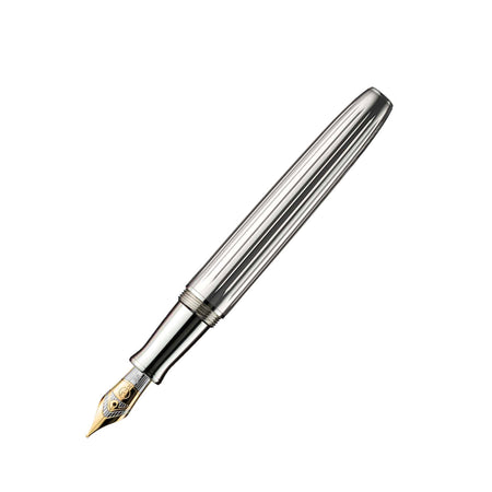 Otto Hutt Design 07 silver fountain pen with extra-fine nib, showcasing sleek metal body and elegant design.