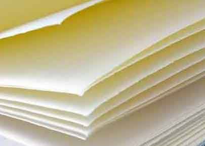 Set of Papier Plume blotting paper refills, thin sheets for oil absorption, designed for skincare or makeup touch-ups.