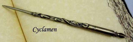 Bronze Papier Plume dipping pen with fleur-de-lys design, showcasing elegant craftsmanship and artistic calligraphy tools.