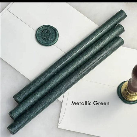 Black pliable sealing wax sticks by Papier Plume, 7 inches long, soft and flexible for sealing and craft projects.