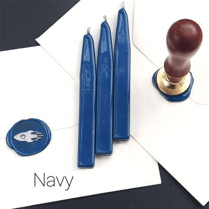Papier Plume sealing wax sticks with wick in modern colors, ideal for sealing letters and envelopes with a stylish touch.