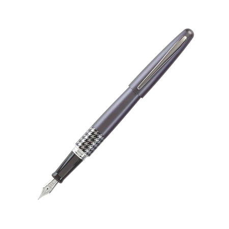Black Pilot Metropolitan fountain pen with fine nib, showcasing sleek design and smooth writing capabilities.