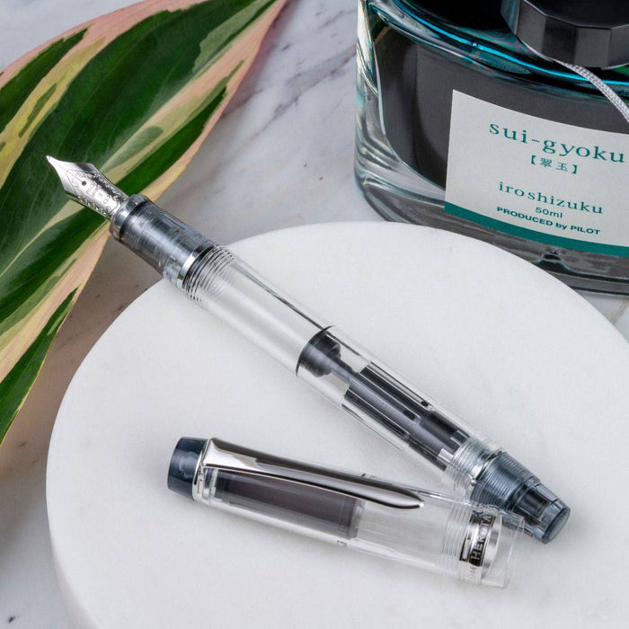 Pilot Custom Heritage 92 fountain pen with gold trim and fine nib, showcasing its elegant design and craftsmanship.