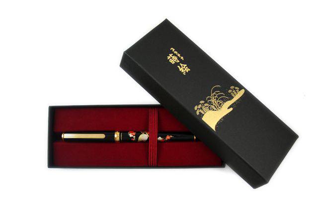 Platinum Maki-e Fountain Pen with Brush Warbler design, calligraphy pen from Platinum Pen Company, featuring fine nib and intricate artwork.