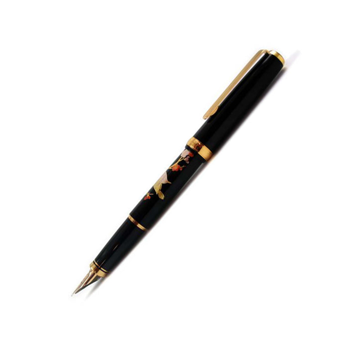 Platinum Maki-e Brush Warbler fountain calligraphy pen with fine tip, showcasing intricate gold and lacquer detailing.