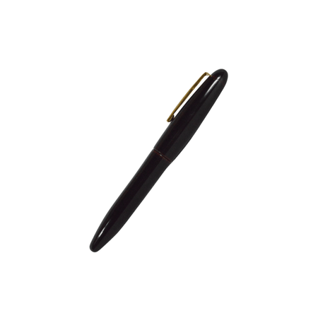 Platinum Izumo Akatame medium fountain pen with sleek design and gold accents, showcasing the elegant writing instrument.