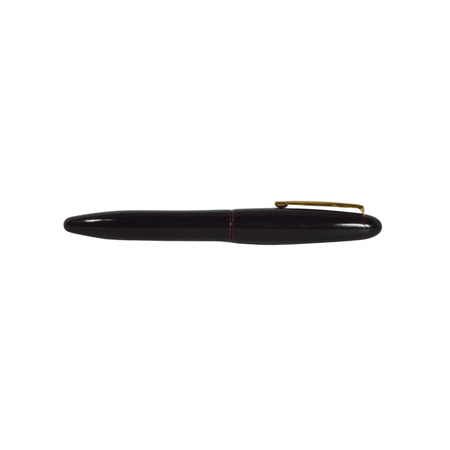 Platinum Izumo Akatame medium fountain pen with black grip and gold accents, showcasing elegant Japanese craftsmanship.