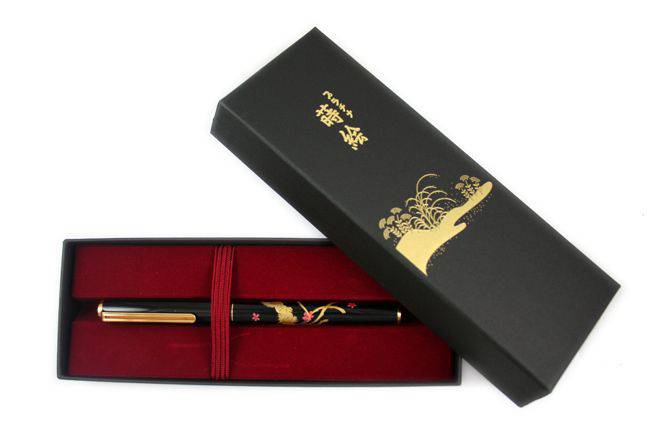 Platinum Maki-e Phoenix Fountain Pen with fine nib, featuring intricate Japanese lacquer artwork and gold accents.