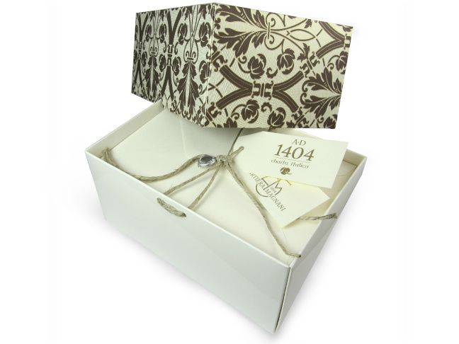 Rossi AD 1404 Charta Italica envelopes, cream-colored paper envelopes with a smooth finish, featuring a classic rectangular shape.