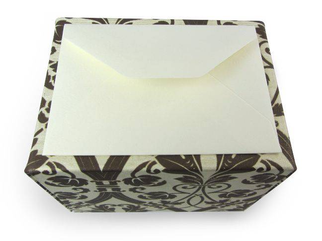Rossi AD 1404 Charta Italica envelopes, cream-colored paper envelopes with a smooth finish, designed for professional correspondence.