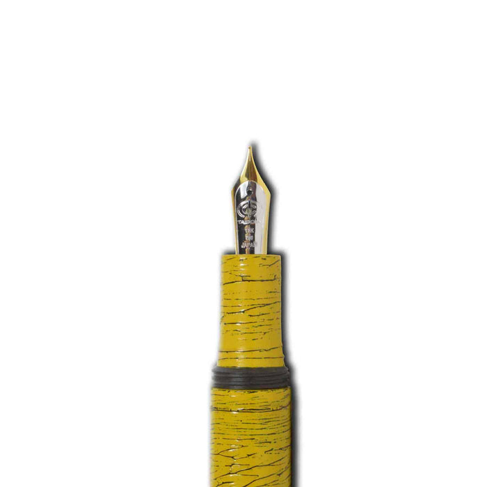 Taccia Miyabi Kaga 18K Summer Shimmer limited edition fountain pen with elegant design and gold accents.