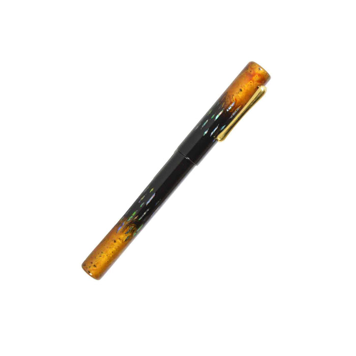 Taccia Reserve Raden LE Collection fountain pen with autumn-themed brushes in an elegant design.
