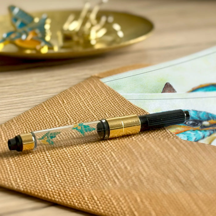 Esterbrook x BUNGUBOX Kingfisher Limited Edition Estie fountain pen with blue resin body and gold accents on a white background